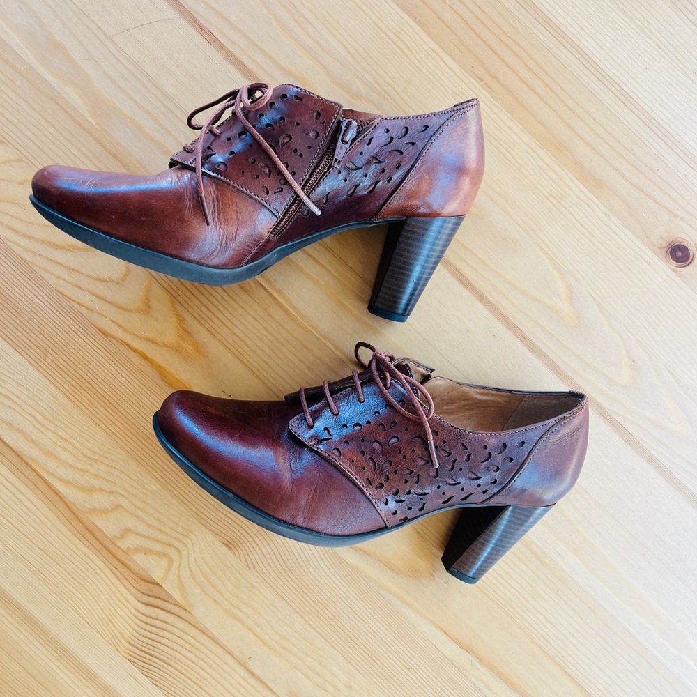 Nurture brand brown heeled booties